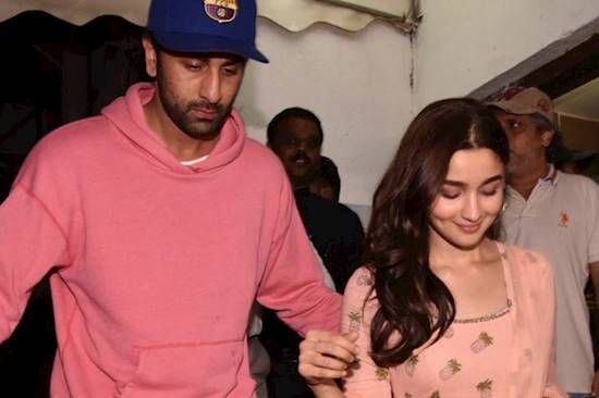 Alia Bhatt gives a hilarious reply to a fan who says if he can call her 'Alia Kapoor'