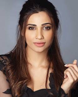 Photo of Daisy Shah