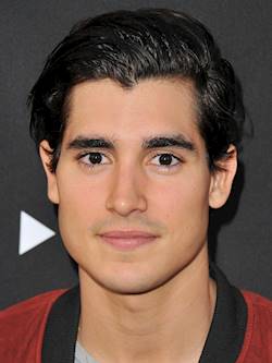 Photo of Henry Zaga