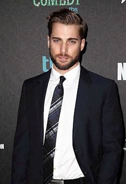 Photo of Dustin Milligan