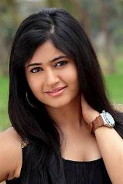 Poonam Bajwa Wiki, Biography, Date of Birth, Age, Wife, Family, Caste ...