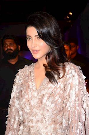 Shruthi Hassan at Zee telugu Apsara awards | Gallery