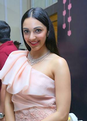 Kiara Advani Looks Gorgeous At Jewellery Exhibition