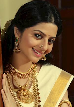 Vedhika Kerala White Saree HD Stills