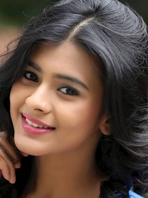 Hebah Patel Latest Stills gallery